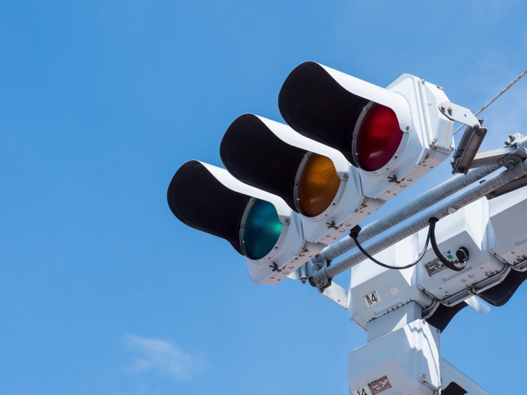 緑なのに「青信号」